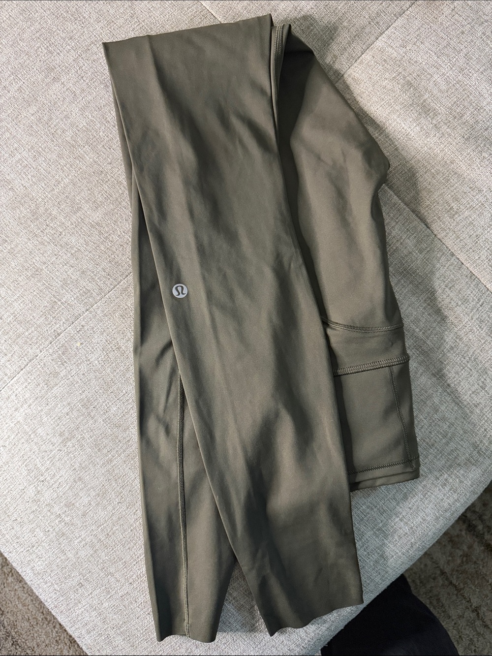 Lululemon Olive Green Fast & Free Size 6 like new